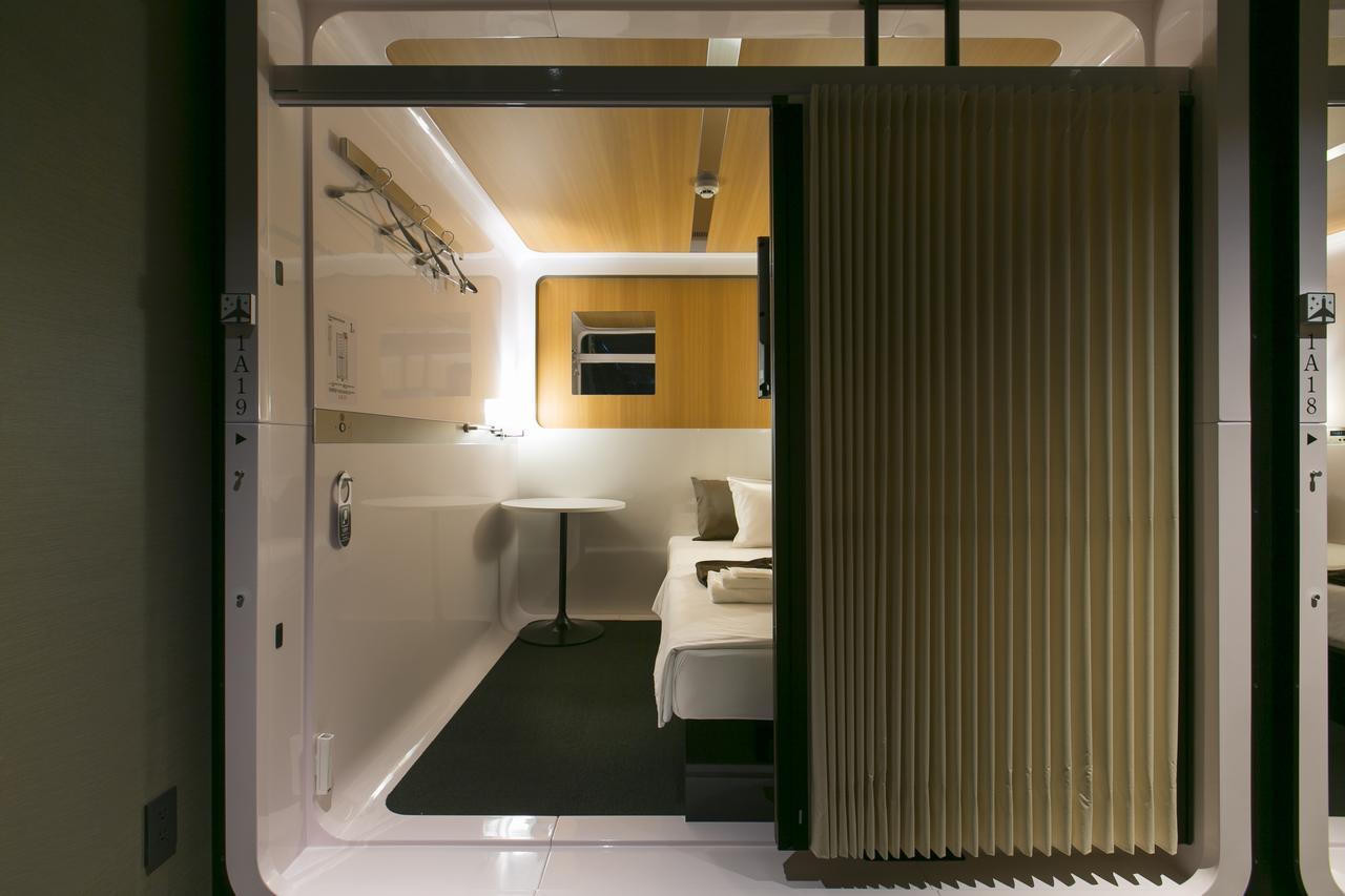 First Cabin Hanshin Nishiumeda Осака Экстерьер фото